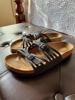 Birkenstock woman’s 40 Black Strappy Buckle Sandals
